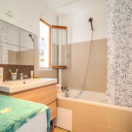 Grande Chambre Privee Chez L'habitant
